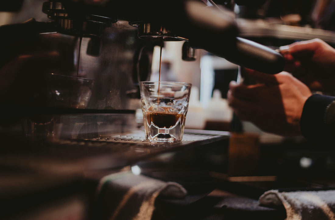 Espresso Machine Pressure: 9 Bar vs. 15 Bar vs. Adjustable — What Actually Changes in the Cup